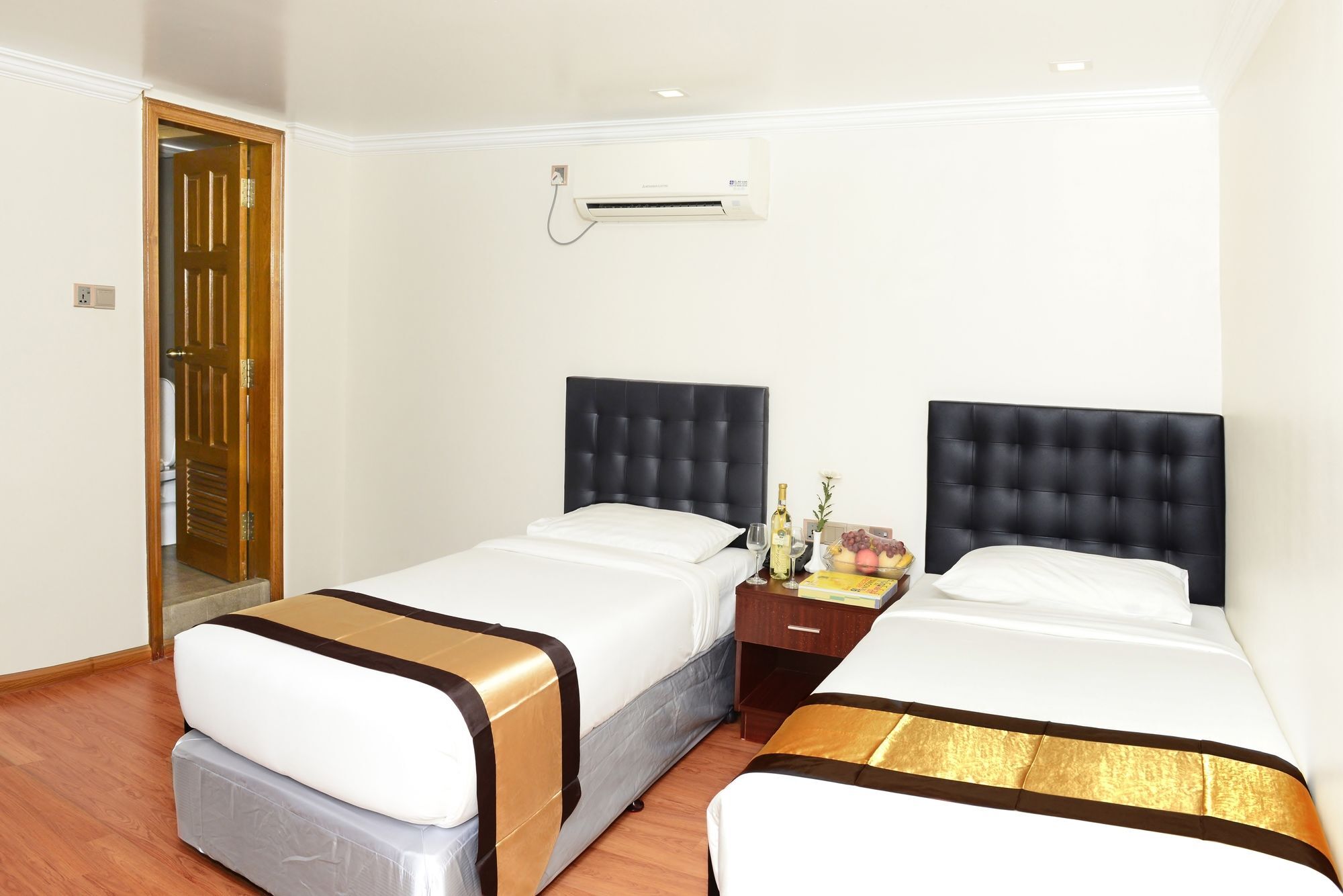Hotel Bond Yangon Exterior photo