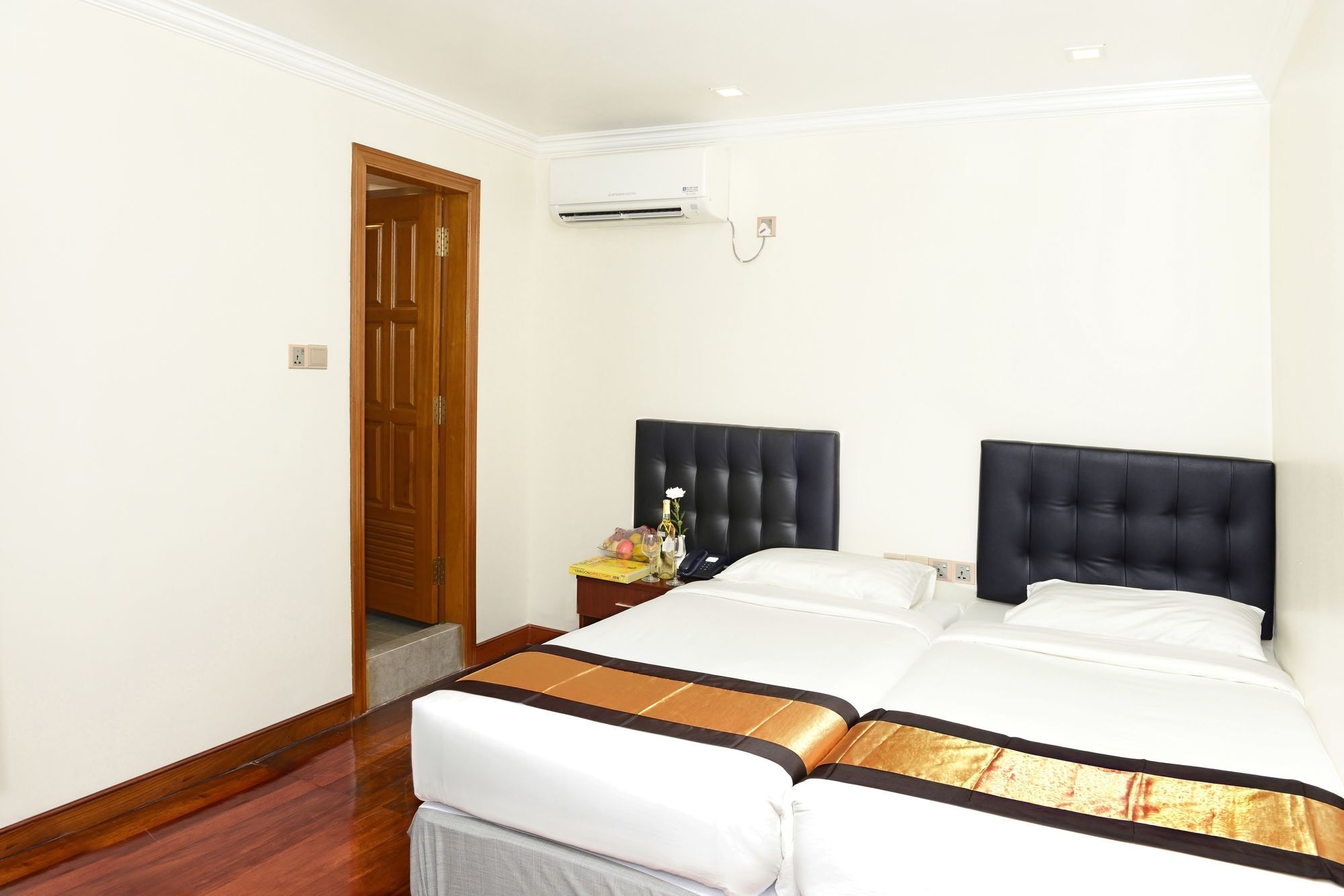 Hotel Bond Yangon Exterior photo